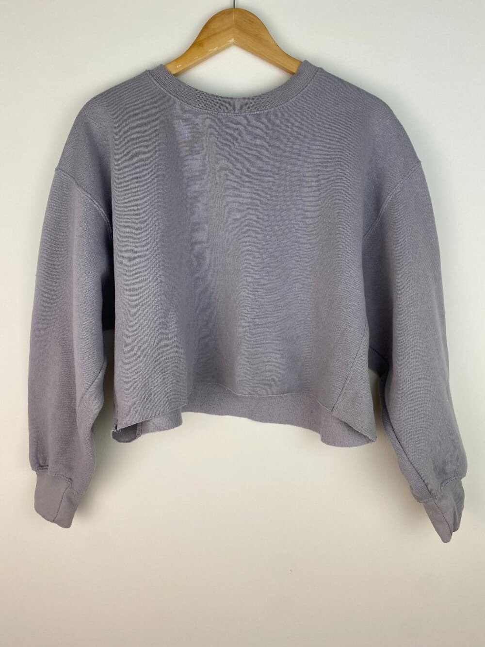 J.O&Co Cropped Raw Hem Sweatshirt Women's Medium Lavender Gray Crewneck
